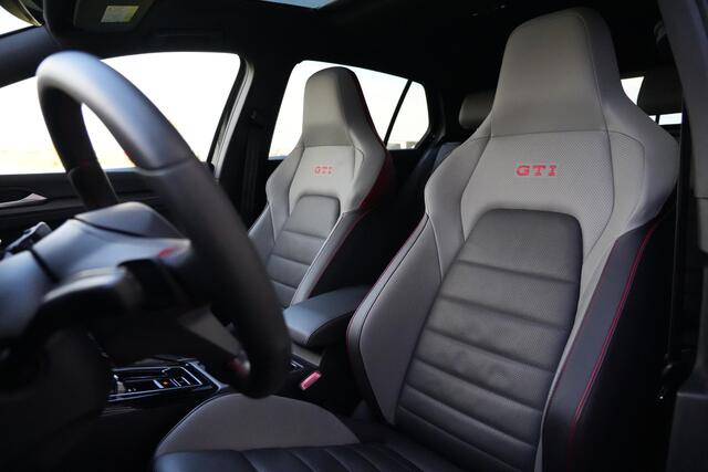 Volkswagen GOLF 8.5 2.0 TSI GTI Clubsport 300pk Akrapovic/Panoramadak/360Camera