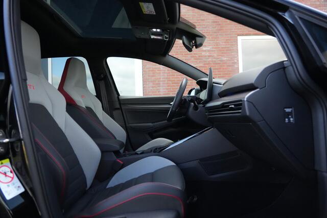 Volkswagen GOLF 8.5 2.0 TSI GTI Clubsport 300pk Akrapovic/Panoramadak/360Camera