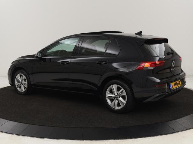 Volkswagen GOLF 1.5 TSI Life Bns | Panoramadak | Adaptive Cruise | Stoelverwarming | Camera | Navigatie | Carplay | Sfeerverlichting