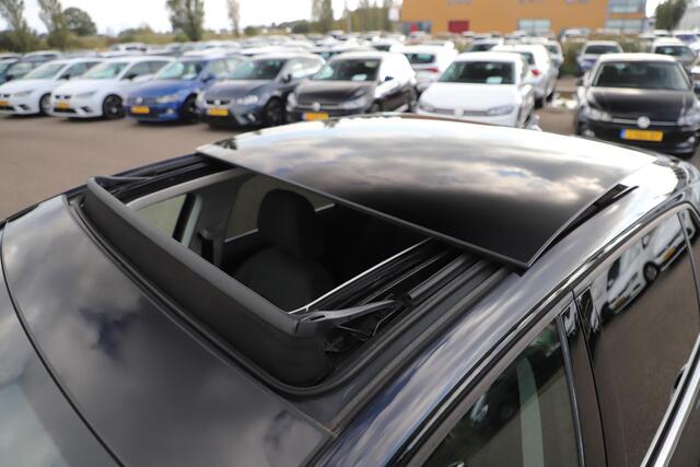 Volkswagen GOLF 1.5 TSI Style 131PK Panoramadak 17 inch LMV LED Carplay Android Navigatie Adaptive Cruise Rijstrooksensor Parkeersensor ErgoActive