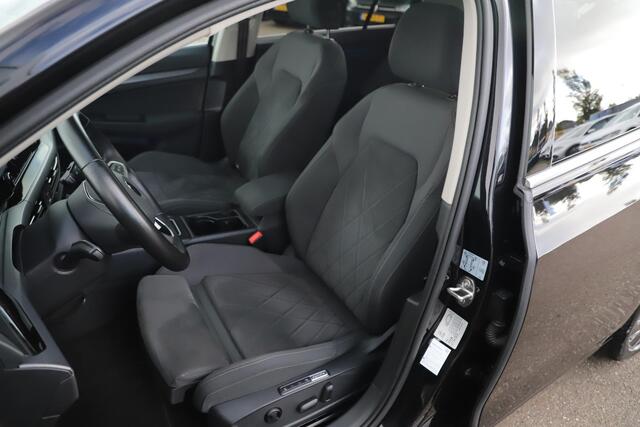 Volkswagen GOLF 1.5 TSI Style 131PK Panoramadak 17 inch LMV LED Carplay Android Navigatie Adaptive Cruise Rijstrooksensor Parkeersensor ErgoActive