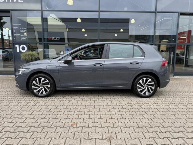 Volkswagen GOLF 1.4 eHybrid Style *Trekhaak & ACC*