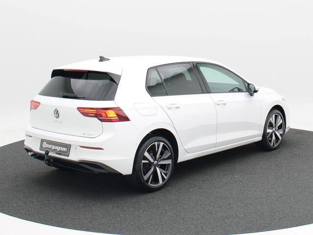 Volkswagen GOLF Life Edition 1.5 eHybrid 204 PK | Trekhaak | Adaptive Cruise Control | Stoelverwarming | 18" Lichtmetalen Velgen |