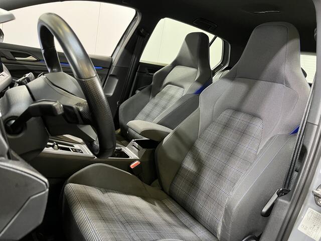 Volkswagen GOLF 1.4 eHybrid GTE / AUTOMAAT/ 245PK/ ELEKTR. TREKHAAK/ ADAPT. CRUISE/ CLIMA 3-ZONE/ APP-CONNECT/ NAVI/ RIJ-MODI/ MATRIX/ DIGITAL DASH/ STOEL-STUUR VERWARM