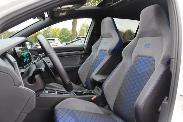 Volkswagen GOLF 2.0 TSI R 4Motion / Panoramadak / Camera / Sportuitlaat / 19'' / Matrix LED / Keyless / CarPlay / Stoelverwarming / Dodehoek / DAB / ACC