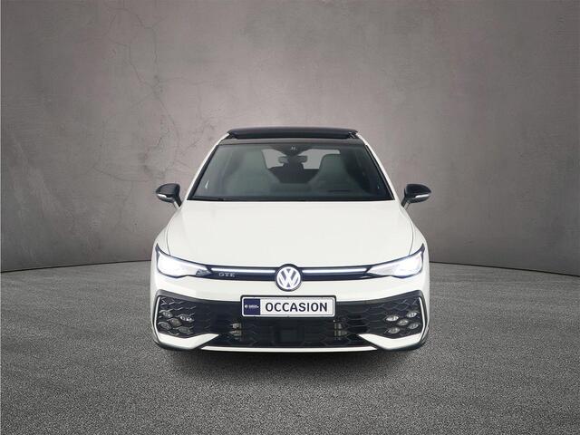 Volkswagen GOLF 1.5 eHybrid GTE 272pk DSG Automaat, Panoramadak, Trekhaak, Lederen bekleding, Stoelverwarming, Black style, Achteruitrijcamera, Elektrisch verstelbare stoel, Dodehoeksensor, Adaptief onderstel