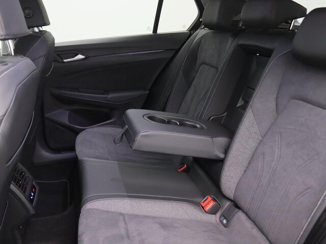 Volkswagen GOLF 1.5 eHybrid Style Edition 204PK DSG Trekhaak, Head-Up Display, ErgoActive Stoel, Achteruitrijcamera, Stoel-Stuurverwarming, Navi, Alarm, 18" LM Velgen, Adaptieve Cruise Control