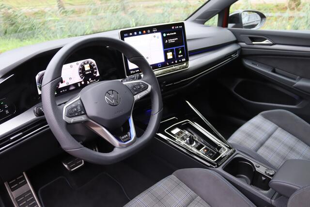 Volkswagen GOLF 1.5 eHybrid 272pk GTE Black Style Pano/IQ.Light/360camera/Head-up/DCC/Keyless/Dodehoek/Trekhaak wegkl.