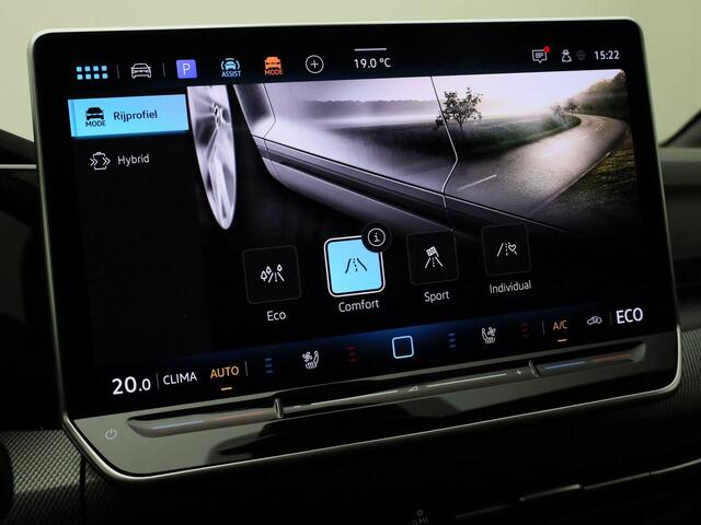 Volkswagen GOLF 1.5eHybrid 200kW/272PK GTE DSG · Panoramadak · Head-up Display · Leder · Trekhaak · Elektrisch verstelbare stoel · Garantie t/m 20-01-2027 of 100.000km