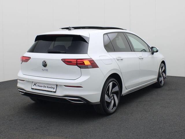 Volkswagen GOLF 1.4eHybrid 180kW/245PK GTE · Panoramadak · Parkeersensoren · Stoel- & stuurverwarming