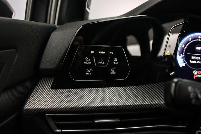 Volkswagen GOLF 1.5 eTSI R-Line Edition 150pk DSG Automaat, Panoramadak, LED matrix koplampen, Harman Kardon sound, Stoelverwarming, Adaptive cruise control, Navigatie, App connect, Stoelverwarming, Side assist