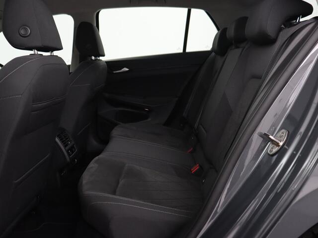 Volkswagen GOLF 1.4 eHybrid Style | Trekhaak | Stoelverwarming | Massage | Carplay | Memory | Navigatie | Adaptive cruise | Full LED | Parkeerhulp | Sfeerverlichting | PHEV | Plug In