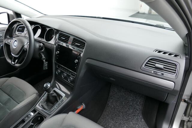 Volkswagen GOLF Variant 1.0 TSI Comfortline Business. Adaptief Cruise, Navi, Clima, PDC V+A, Haak 1300kg