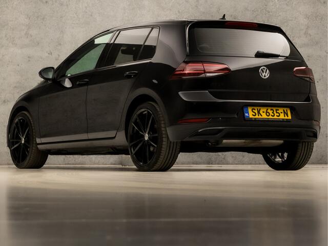 Volkswagen GOLF 1.0 TSI Sportline (APPLE CARPLAY, BLACK EDITION, CLIMATE, LED KOPLAMPEN, STOELVERWARMING, DYNAMISCHE KNIPPERLICHTEN, CAMERA, SPORTSTOELEN, ADAPTIVE CRUISE, GETINT GLAS, NIEUWSTAAT)
