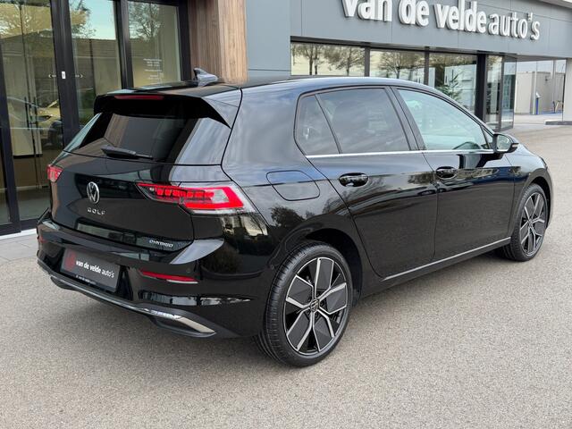 Volkswagen GOLF 1.5 eHybrid Style | Trekhaak | Camera | IQ light | Head up | Rijklaar incl. garantie