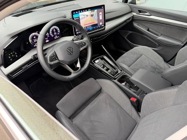 Volkswagen GOLF 1.5 eHybrid Style | Trekhaak | Camera | IQ light | Head up | Rijklaar incl. garantie