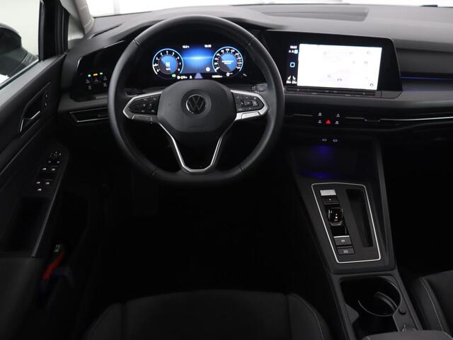Volkswagen GOLF 1.5 eTSI Style | Panoramadak | Stoelverwarming | Trekhaak | Massage | Matrix LED | Camera | Carplay | Keyless | Demping Adaptief | Memory | Navigatie | Park Assist | File Assistent