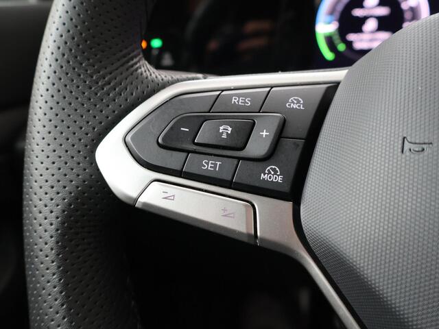 Volkswagen GOLF 1.5 eHybrid GTE | 272 PK | SoH 98% | Adaptive cruise control | 360 graden camera's | Matrix LED koplampen | Adaptive onderstelregeling |