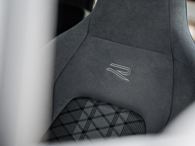 Volkswagen GOLF 1.5 eTSI R-Line Business