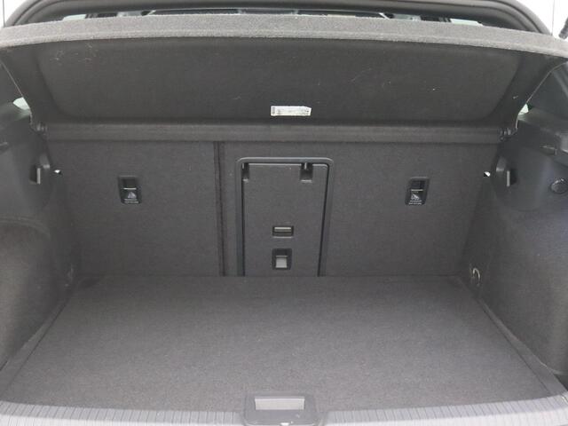 Volkswagen GOLF 2.0 TSI GTI 245PK DSG Pano-Schuifdak, Matrix-LED, Head-up Display, Dodehoek Sensor, Achterruitrijcamera, Adaptieve Cruise Control, Stoel-Stuurverwarming, 19" LM Velgen