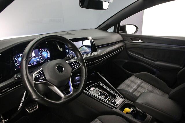 Volkswagen GOLF GTE 1.4 TSI eHybrid 245pk DSG Automaat Adaptive cruise control, LED matrix koplampen, Navigatie, Achteruitrijcamera, Stoelverwarming, Stuurwiel verwarmd