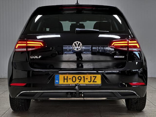 Volkswagen GOLF 1.5 TSI Highline/ Facelift!/ Trekhaak/ Apple + Android/ 16'' LMV/ Stoelverw./ Extra getint glas/ PDC V+A/ Navi/ Adaptive Cruise/ Multi. LEDER. Stuur/ Mistl./ LED Dagrijverl.