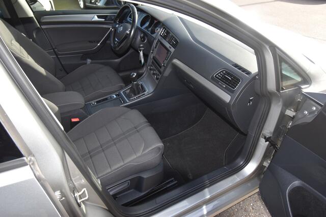 Volkswagen GOLF Variant 1.0 TSI Connected Series , A UITRIJ CAM , CLIMATR , CR CONTR , NAVI , BL TOOTH , PDC V+A , LMV16 ,