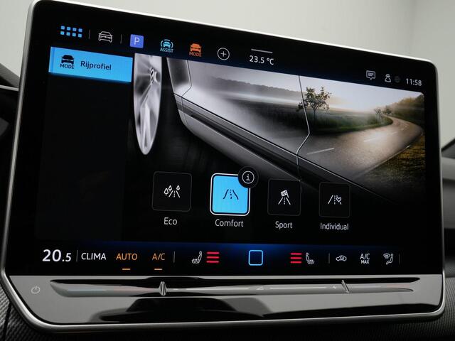 Volkswagen GOLF 1.5 eTSI 150 pk DSG R-Line Edition | Panoramadak | IQ Light | Black Style | Head-up display | Sportstoelen | Stoel-/stuurverwarming | 18 inch