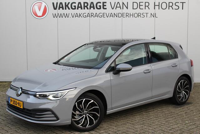 Volkswagen GOLF 1.5-150pk TSI Highline. Erg nette, sportieve en goed onderhouden VW Golf ! Slechts 41.000km ! Autm. airco dual, digitaal dashb., adapt. cruise cntrl, navigatie, tel. voorb., trekhaak + afn. kgl, IQ lights, LM wielen, elektr. panoramadak, stoel- en stuurv