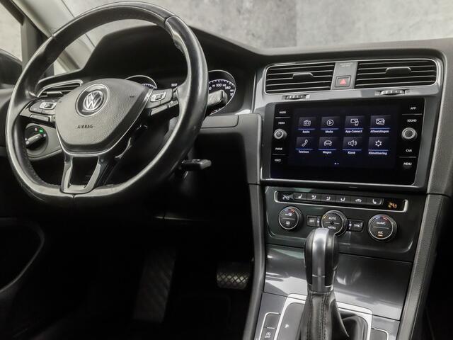 Volkswagen GOLF 1.0 TSI Sport Automaat (APPLE CARPLAY, CLIMATE, STOELVERWARMING, SPORTSTOELEN, LM VELGEN, GETINT GLAS, CRUISE, NIEUWSTAAT)