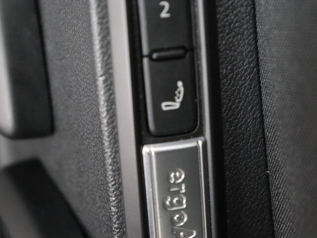 Volkswagen GOLF 1.4 eHybrid Style | Stoelverwarming | Massage | Carplay | Sfeerverlichting | Navigatie | Memory | Adaptive cruise | Full LED | Parkeerhulp | Getint glas | PHEV | Plug In