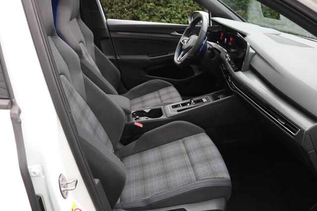 Volkswagen GOLF 1.4 eHybrid GTE 245PK (Pano Carplay Sfeerverl ACC HeadUp Keyless Camera IQ-Light PrivacyGlass)