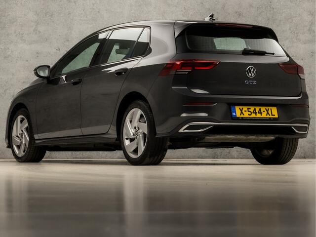 Volkswagen GOLF 1.4 eHybrid GTE 245Pk Automaat (APPLE CARPLAY, GROOT NAVI, KEYLESS, SPORTSTOELEN, PARKEERSENSOREN, SFEERVERLICHTING, CRUISE, NIEUWSTAAT)