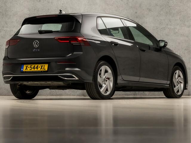 Volkswagen GOLF 1.4 eHybrid GTE 245Pk Automaat (APPLE CARPLAY, GROOT NAVI, KEYLESS, SPORTSTOELEN, PARKEERSENSOREN, SFEERVERLICHTING, CRUISE, NIEUWSTAAT)