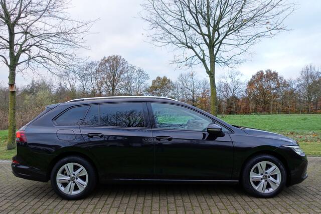 Volkswagen GOLF Variant 1.5 eTSI R-Line | Trekhaak | Stoelverwarming | Stuurwielverw. | CarPlay | Sfeerverlichting | BTW