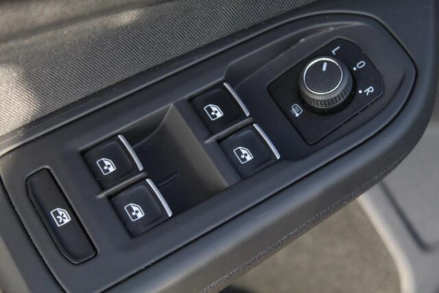 Volkswagen GOLF 1.0 TSI Life Business