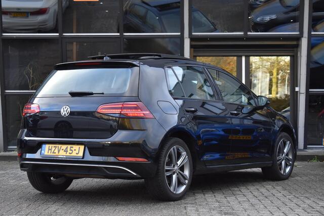 Volkswagen GOLF 1.6 TDI Highline Business R Pano ACC Lane Elekstoel