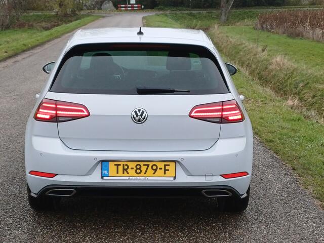 Volkswagen GOLF 1.0 TSI Highline Business R /Origin.NL!/White Silver/R-Line/Trekh./