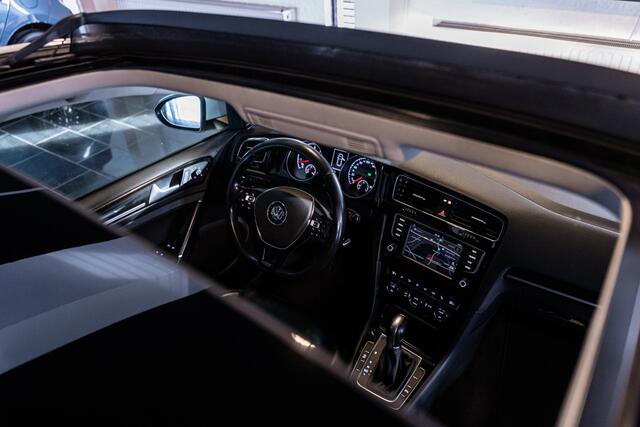 Volkswagen GOLF 1.4 TSI Connected Series PANO | LED | LEDER | ELEKTRISCHE STOEL | STOELVERWARMING | DEALER ONDERHOUDEN | TREKHAAK