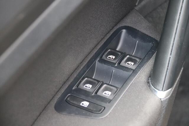 Volkswagen GOLF 1.0 TSI Comfortline, Adaptive Cruise, Carplay, Navi