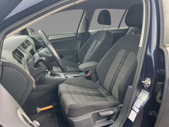 Volkswagen GOLF Variant 1.0 TSI Connected Series Trekhaak | Camera | Carplay | Navi | Clima | Sportstoelen | Bluetooth | 16" LMV | PDC V+A