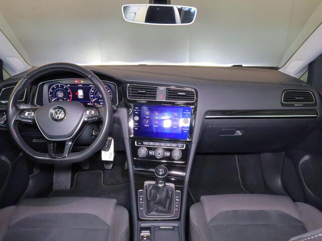 Volkswagen GOLF 1.0 TSI Highline 115 pk | Navigatie | Panoramadak | Parkeersensoren (Park assist) | Achteruitrijcamera | LED koplampen | Stoelverwarming |