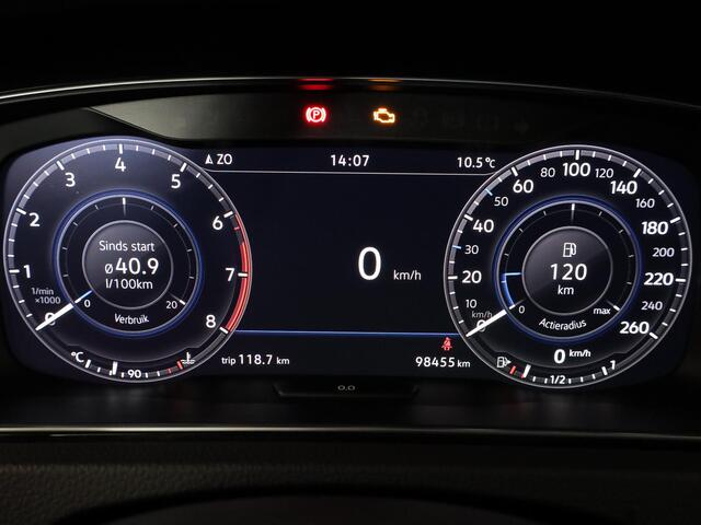 Volkswagen GOLF 1.0 TSI Highline 115 pk | Navigatie | Panoramadak | Parkeersensoren (Park assist) | Achteruitrijcamera | LED koplampen | Stoelverwarming |