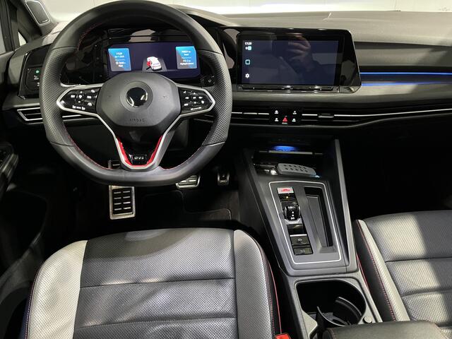 Volkswagen GOLF 2.0 TSI GTI Clubsport / AUTOMAAT/ 300 PK/ PANO/ HARMAN KARDON/ CAMERA/ PARK. SENSOREN/ LEDEREN MEMORY SEATS/ STOEL VERWARM. EN VENTILATIE/ IQ. LIGHT/ HEAD-UP DISPLAY/ NAVI/ CLIMA/ 19" LMV