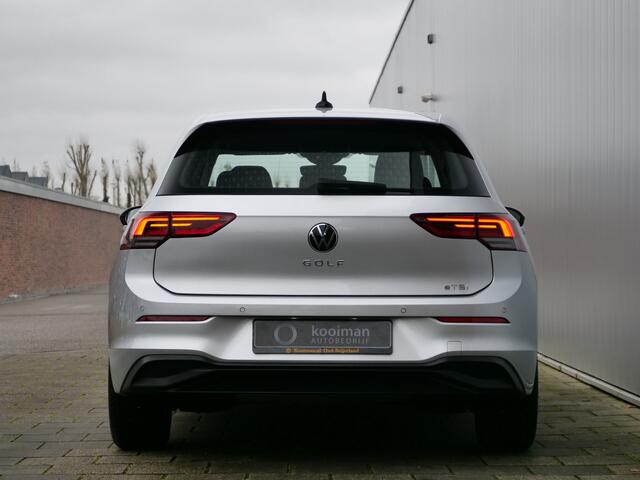 Volkswagen GOLF 1.0 eTSI Life Business 111 Pk Automaat Navigatie / Apple Carplay / DAB / Camera