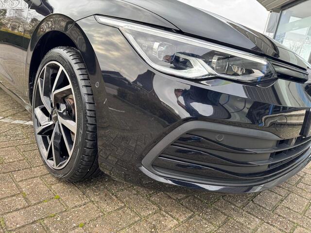 Volkswagen GOLF Variant 1.5 eTSI | DSG | Panodak | El. trekhaak | LMV 18"| ACC | LED | Mooi!