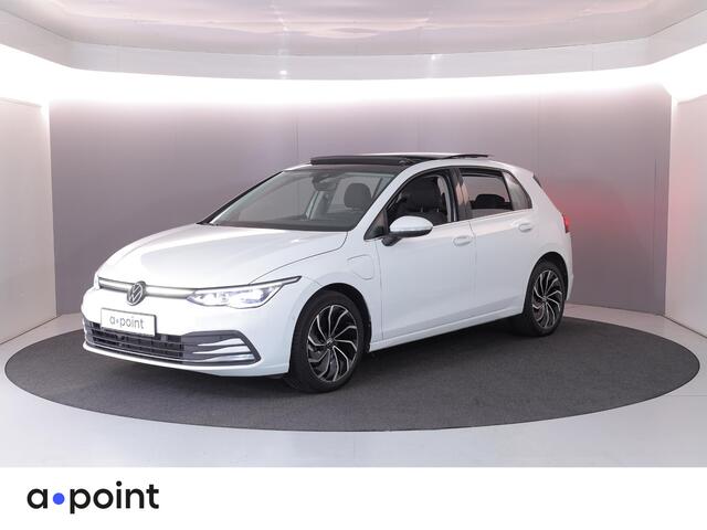 Volkswagen GOLF 1.4 eHybrid Style 204 pk Automaat (DSG) | Navigatie | Panoramadak | Parkeersensoren (Park assist) | Achteruitrijcamera | Stoelverwarming | Head-up display |