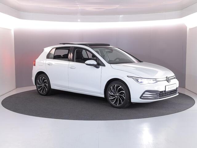 Volkswagen GOLF 1.4 eHybrid Style 204 pk Automaat (DSG) | Navigatie | Panoramadak | Parkeersensoren (Park assist) | Achteruitrijcamera | Stoelverwarming | Head-up display |