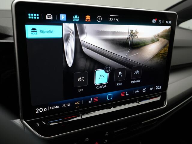 Volkswagen GOLF 1.5 eTSI 150 pk DSG Style Edition 50 | Panoramadak | IQ Light | Rondomzicht camera | Head-up Display | Stoel-/stuurverwarming | 18 inch