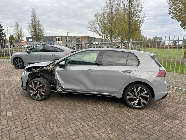 Volkswagen GOLF 1.5 eTSI R-Line Business